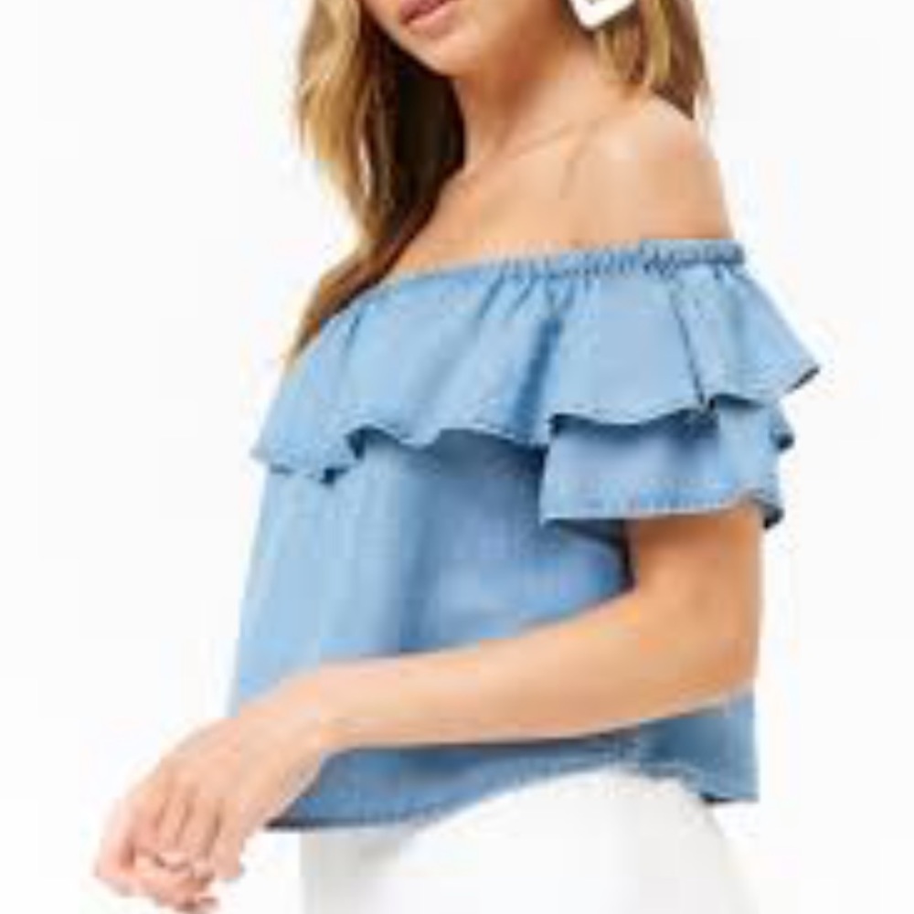 Off shoulder forever 21 chambray denim top!💙